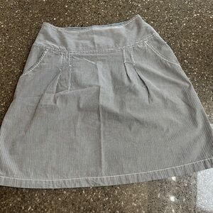 H&M L.O.G.G. Striped A-Line Skirt in Navy and White Pleats Pockets Size 4 Short